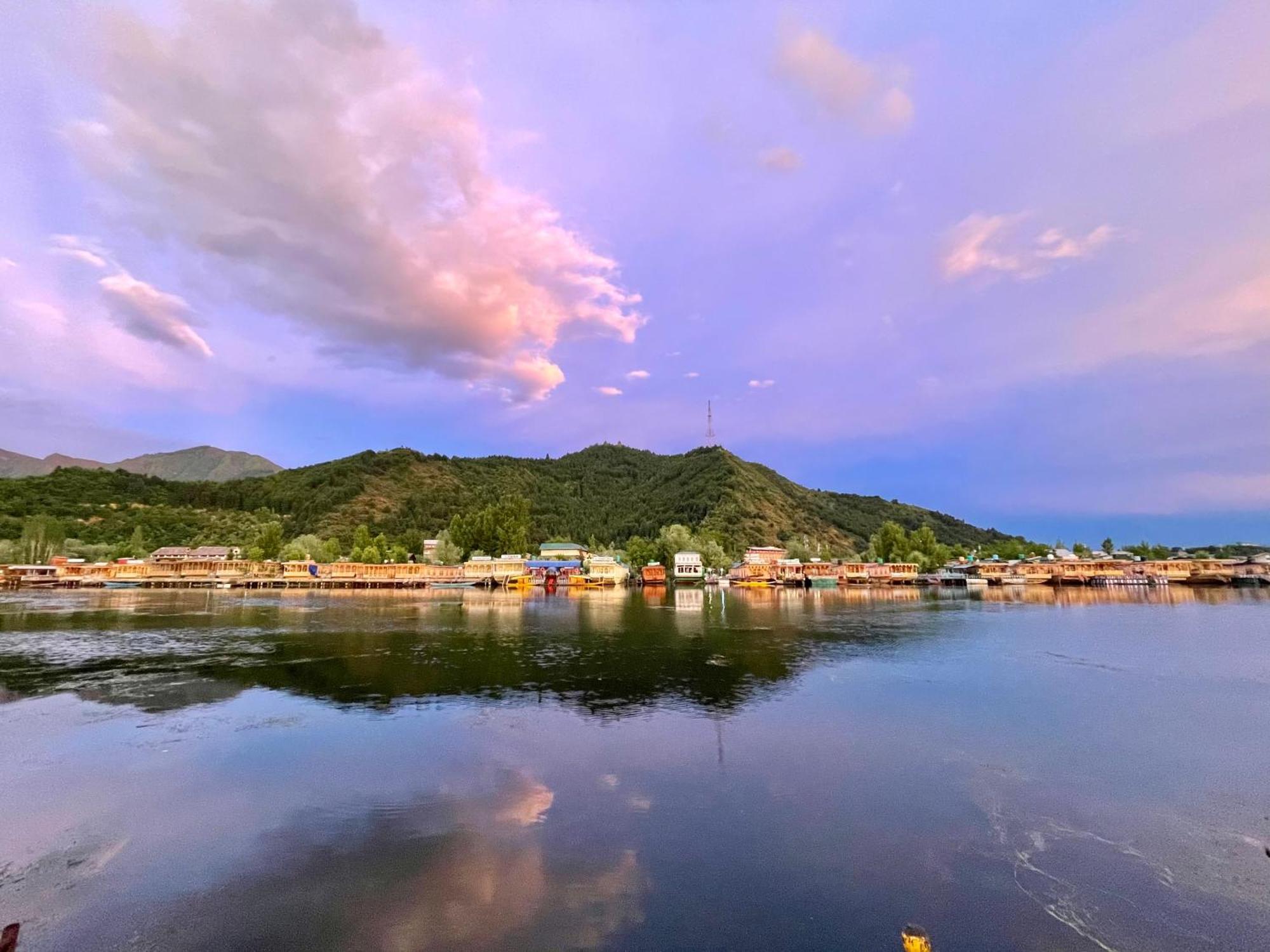 New Sea Palace Houseboats Srīnagar Esterno foto