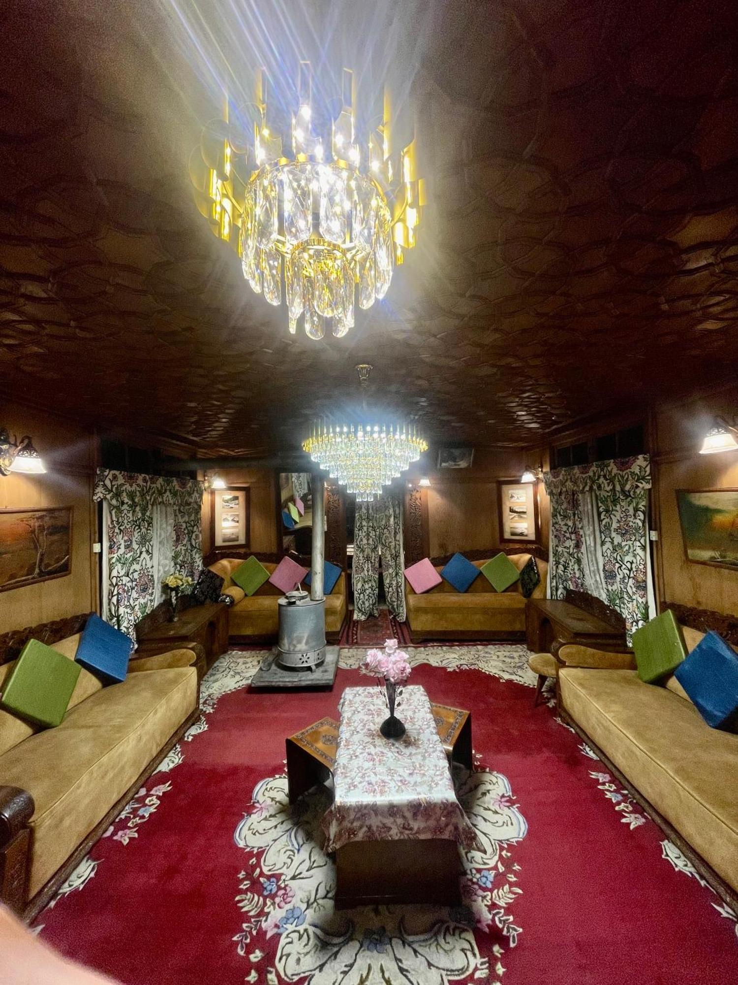 New Sea Palace Houseboats Srīnagar Esterno foto