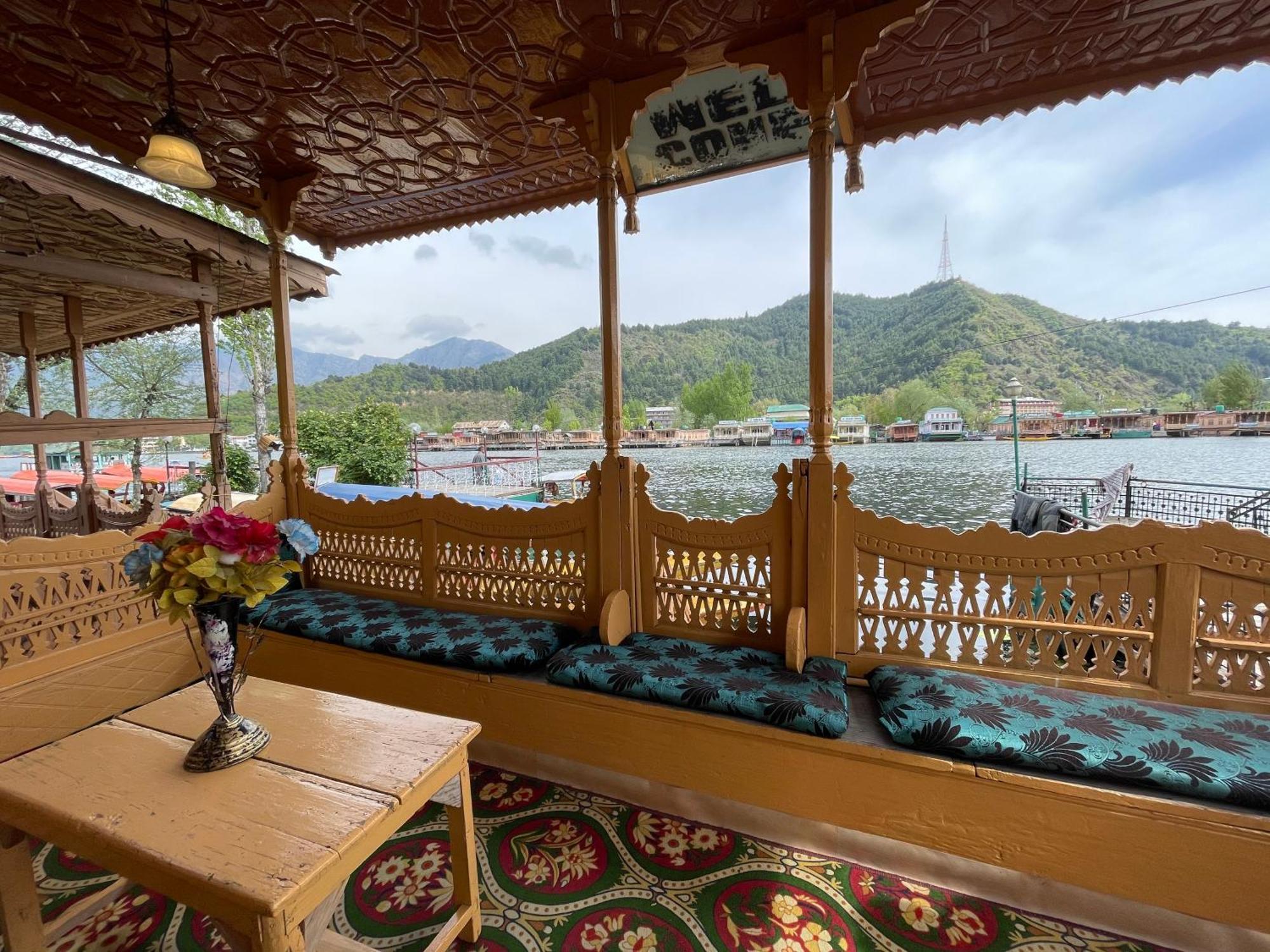 New Sea Palace Houseboats Srīnagar Esterno foto