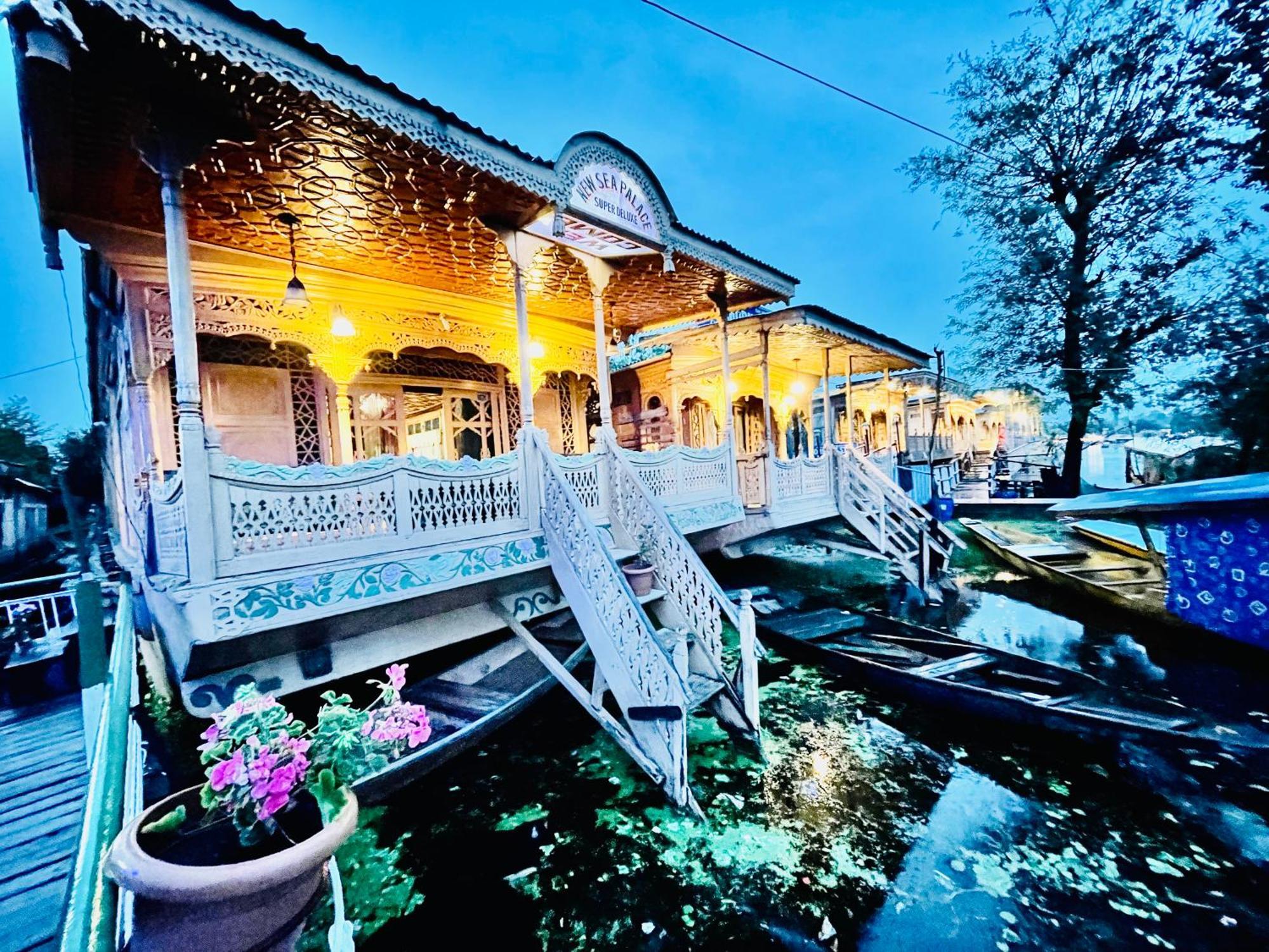New Sea Palace Houseboats Srīnagar Esterno foto