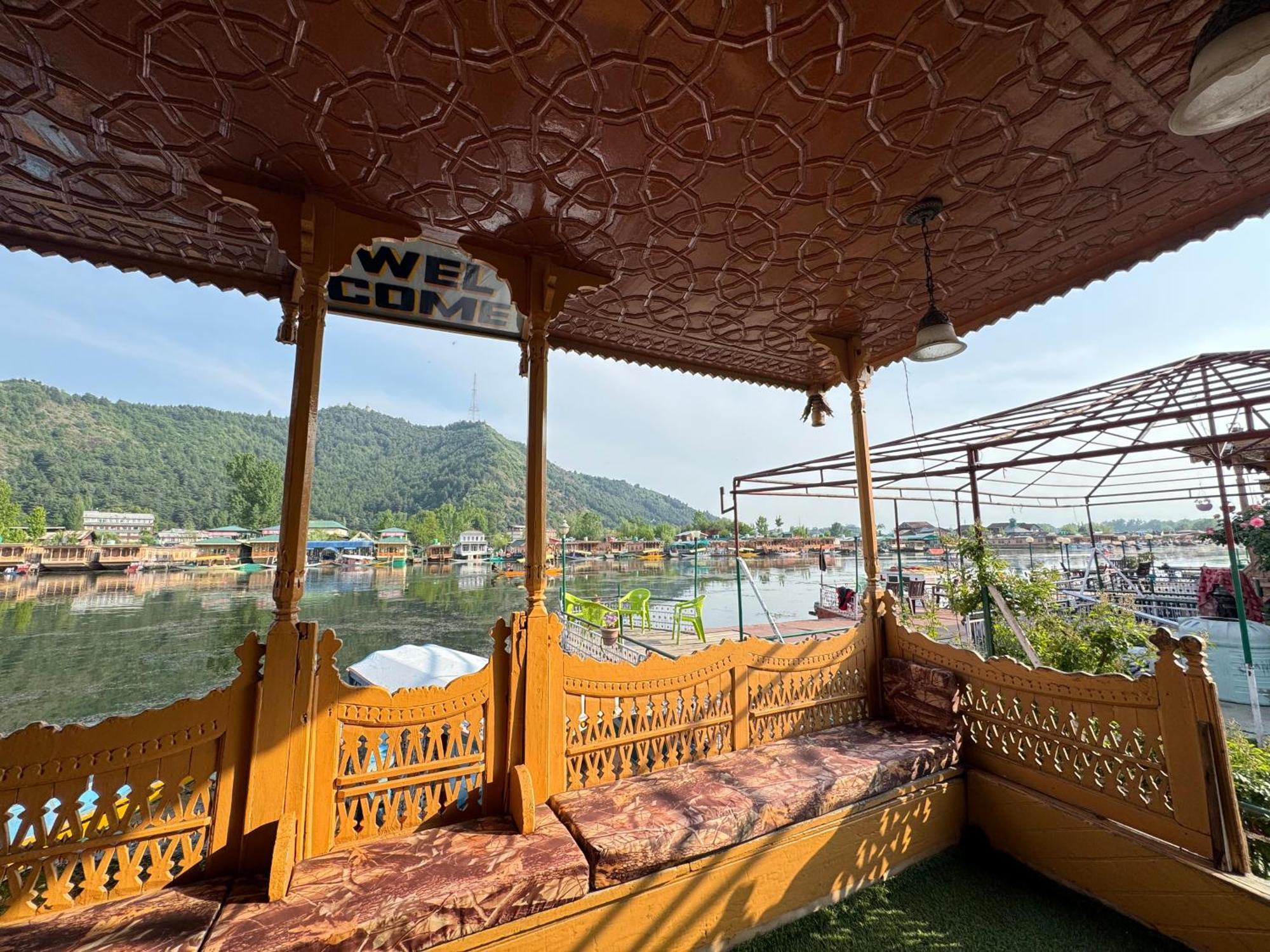 New Sea Palace Houseboats Srīnagar Esterno foto
