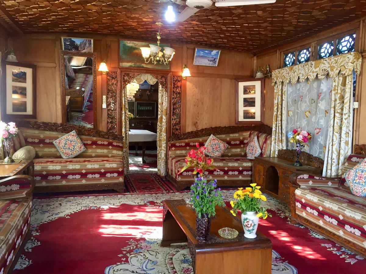 New Sea Palace Houseboats Srīnagar Esterno foto