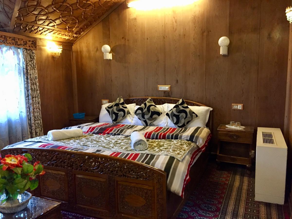 New Sea Palace Houseboats Srīnagar Esterno foto