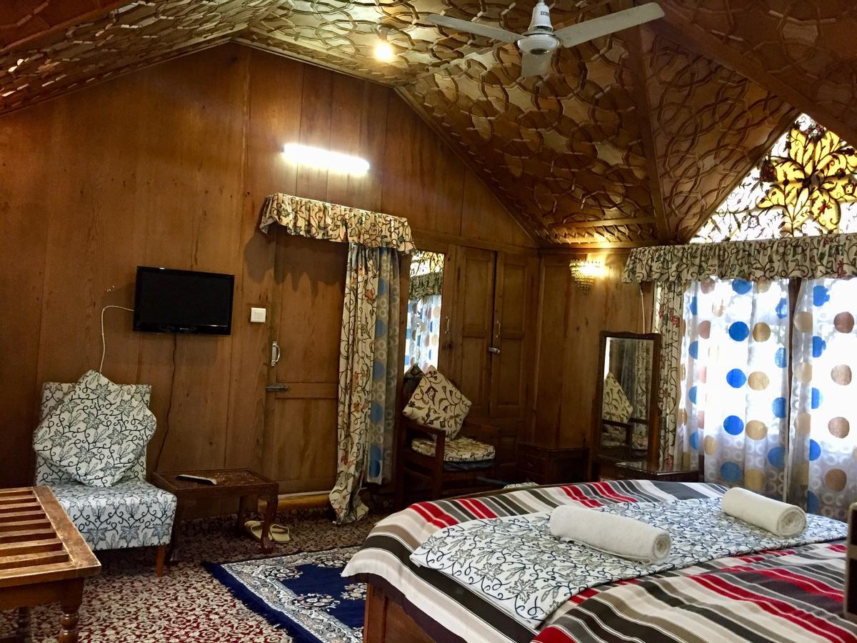 New Sea Palace Houseboats Srīnagar Esterno foto