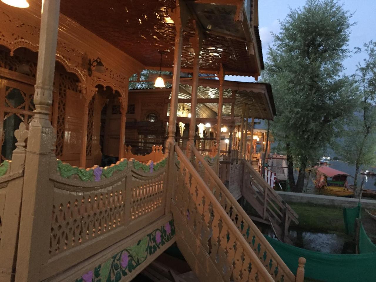 New Sea Palace Houseboats Srīnagar Esterno foto