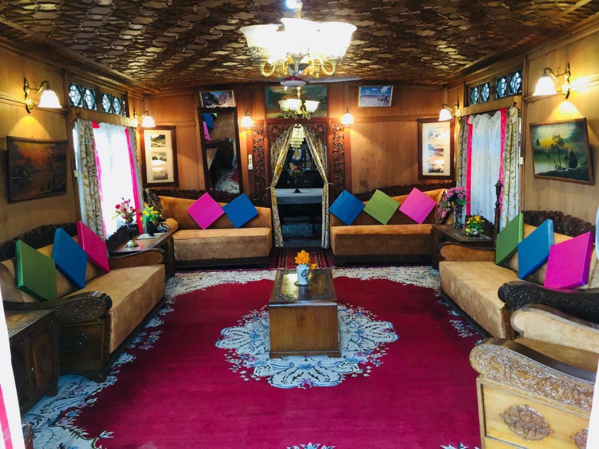 New Sea Palace Houseboats Srīnagar Esterno foto
